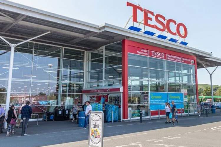 A brit Tesco bejelentette a lágy műanyag csomagolások újrahasznosítási programját